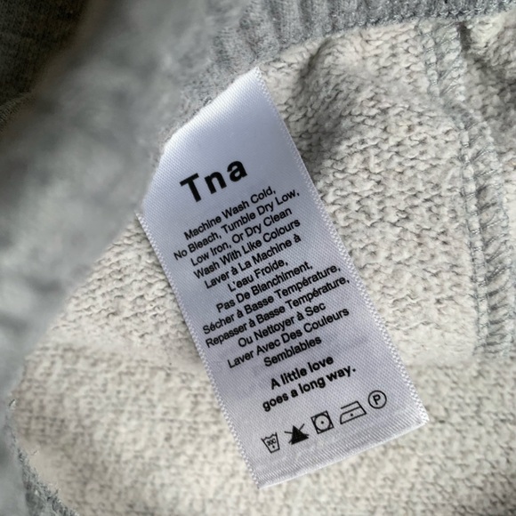 TNA Cozy Fleece Mega Capri Sweatpant - Picture 6 of 9